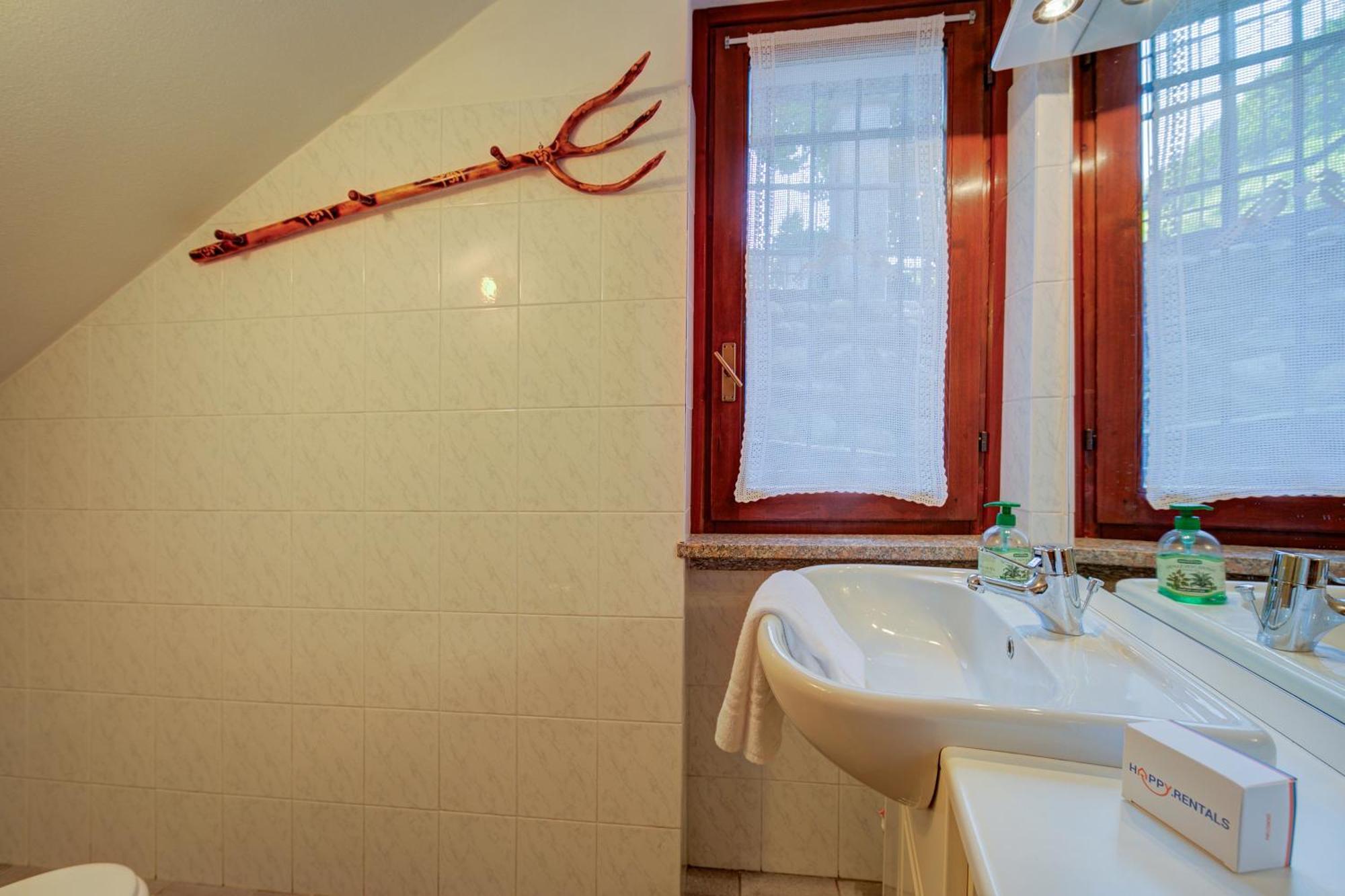 Villa Il Castagno Few Min From Beach - Happy Rentals Castelveccana ภายนอก รูปภาพ