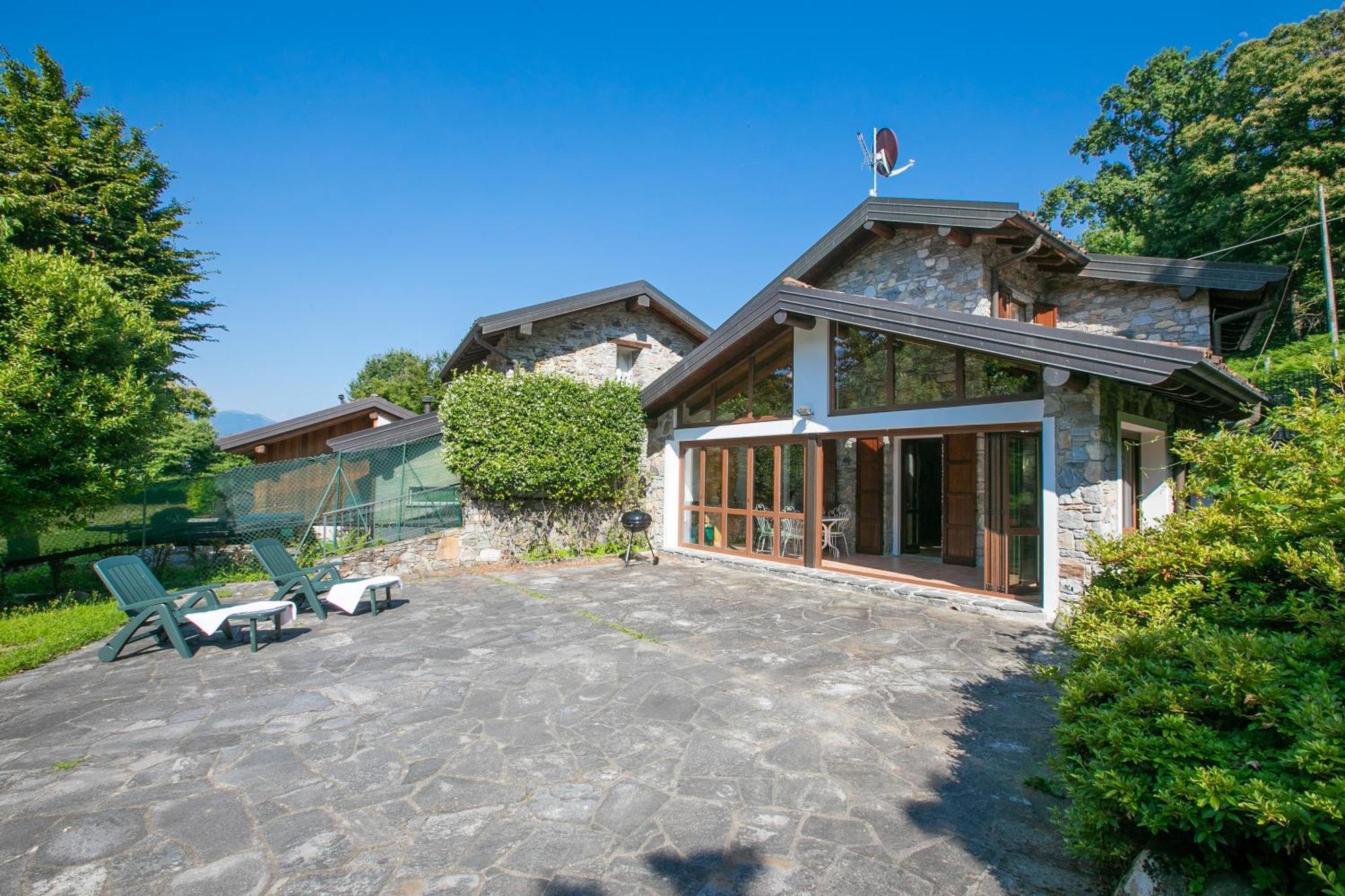 Villa Il Castagno Few Min From Beach - Happy Rentals Castelveccana ภายนอก รูปภาพ
